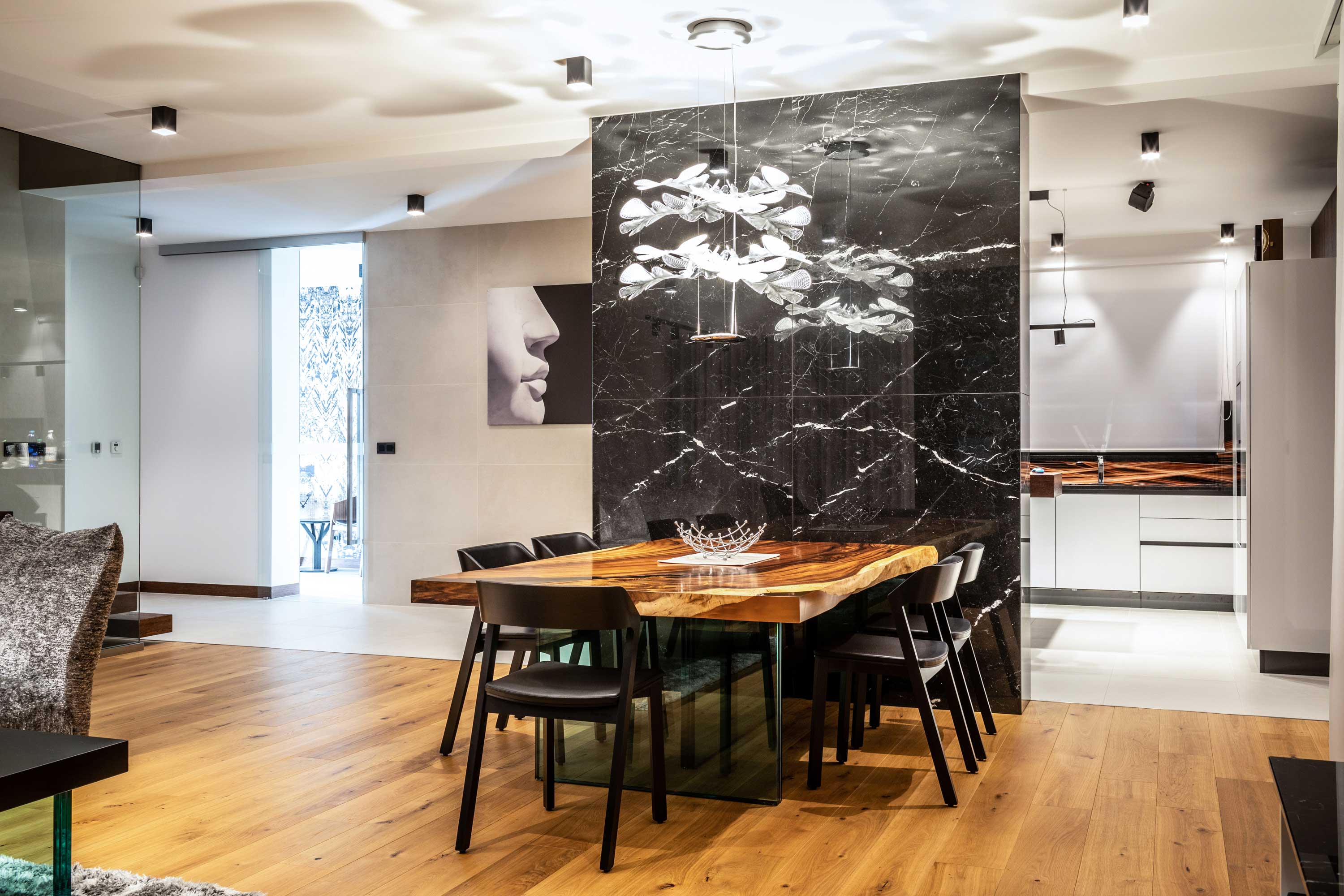 Dining table RU-201