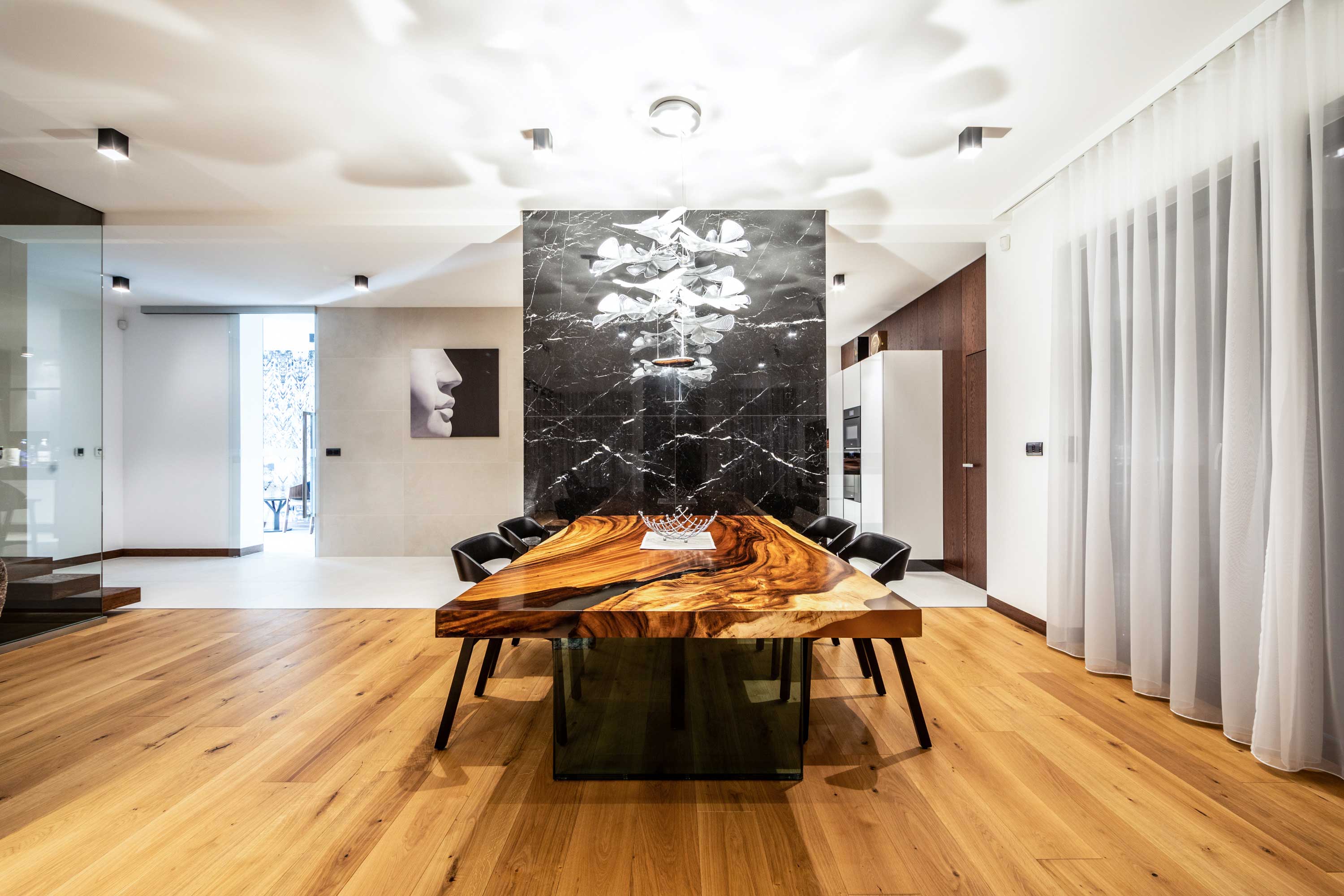 Dining table RU-201