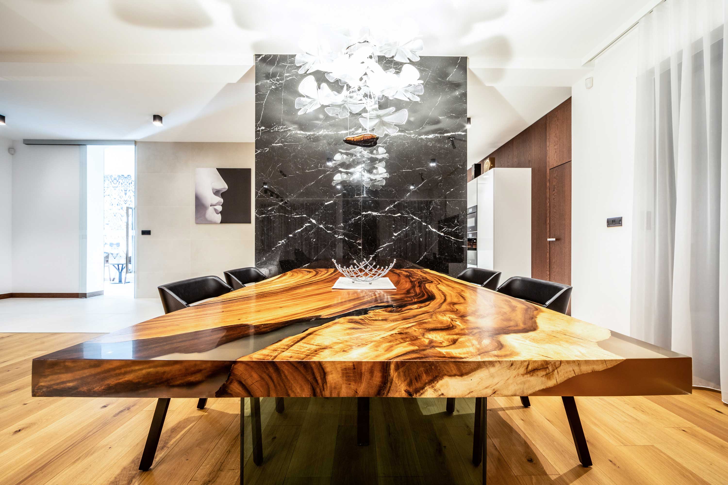 Dining table RU-201